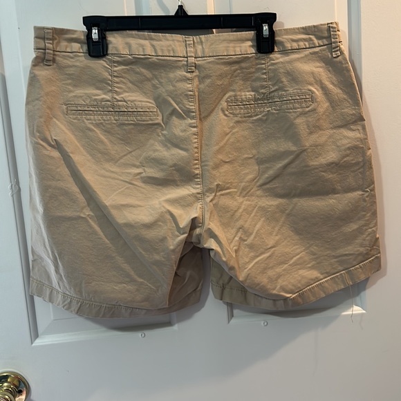 Old Navy khaki shorts. Size 16. - Picture 2 of 5